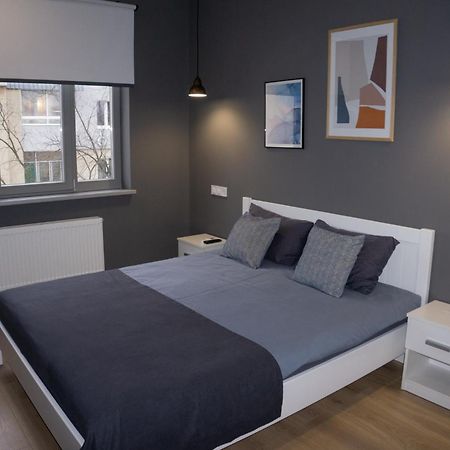 Apart-Hotel Kostjukowski Apartments Nizhynska 17 Лвив Екстериор снимка