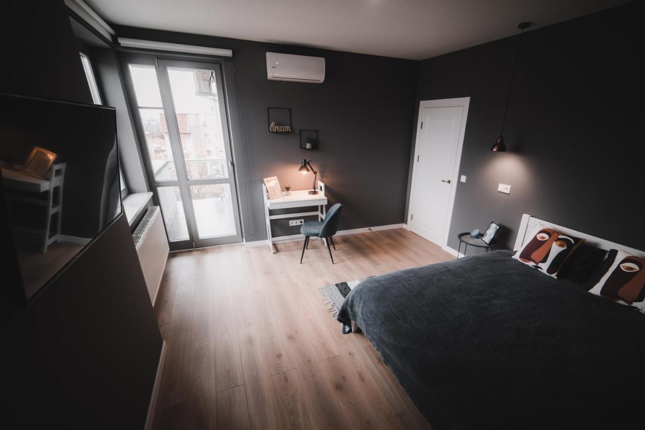 Apart-Hotel Kostjukowski Apartments Nizhynska 17 Лвив Екстериор снимка