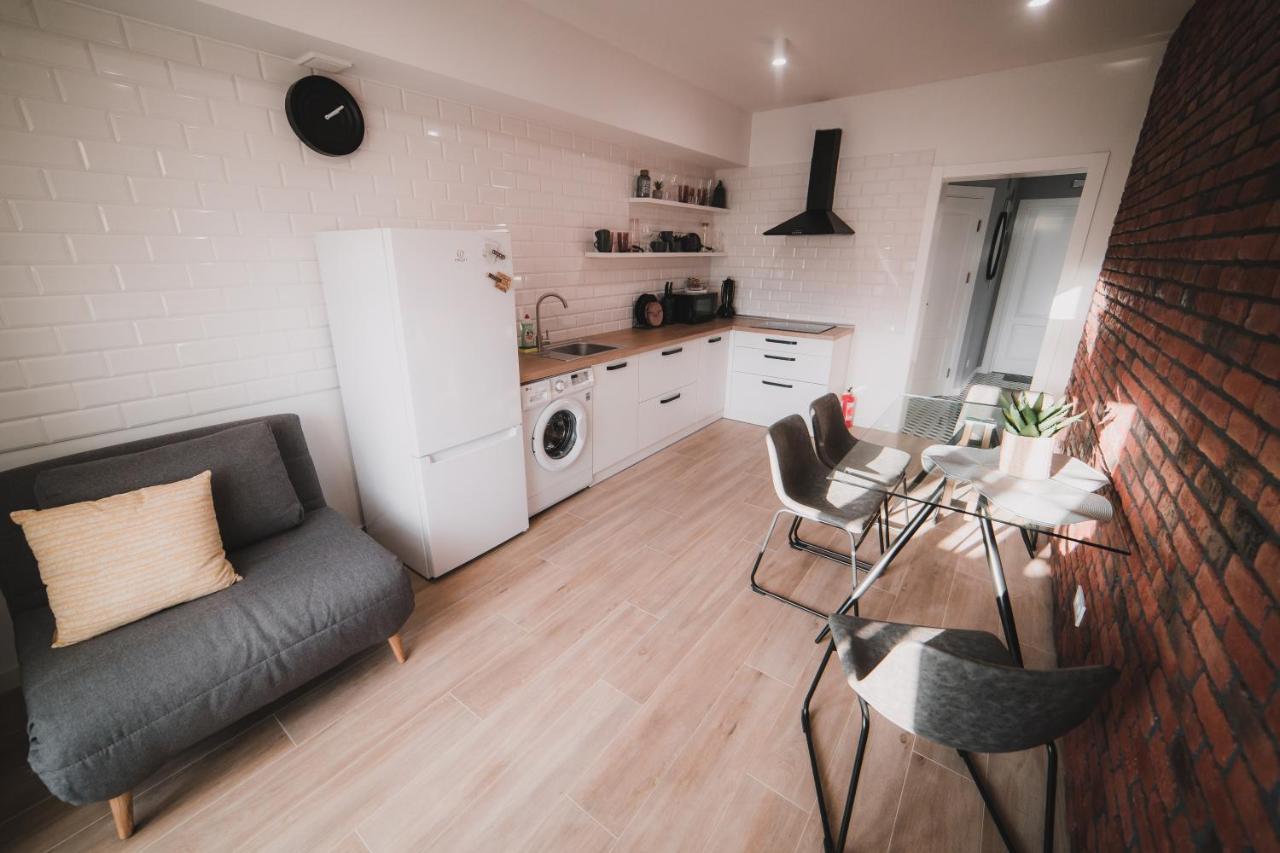 Apart-Hotel Kostjukowski Apartments Nizhynska 17 Лвив Екстериор снимка