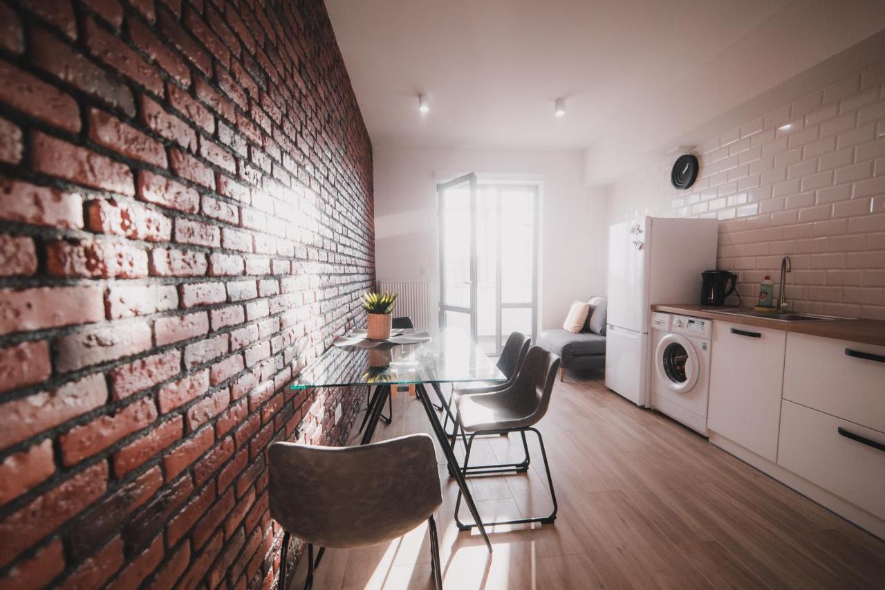 Apart-Hotel Kostjukowski Apartments Nizhynska 17 Лвив Екстериор снимка