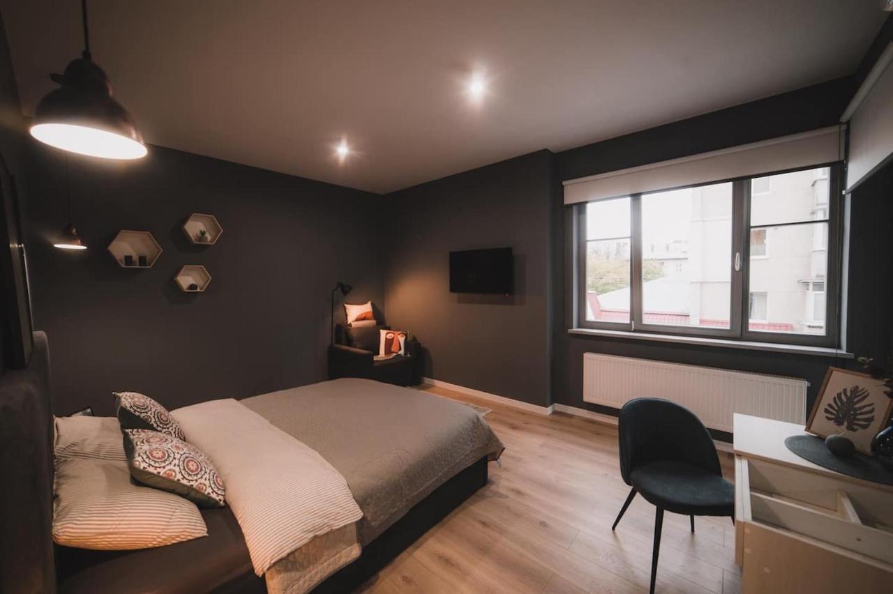 Apart-Hotel Kostjukowski Apartments Nizhynska 17 Лвив Екстериор снимка
