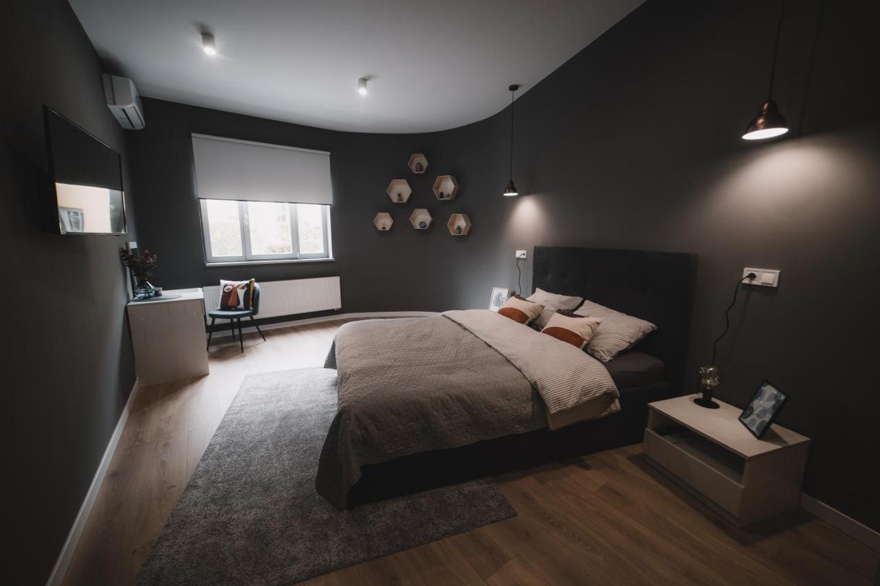 Apart-Hotel Kostjukowski Apartments Nizhynska 17 Лвив Екстериор снимка