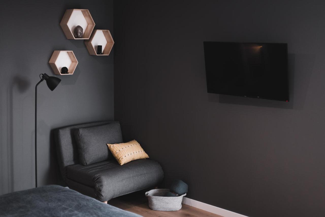 Apart-Hotel Kostjukowski Apartments Nizhynska 17 Лвив Екстериор снимка