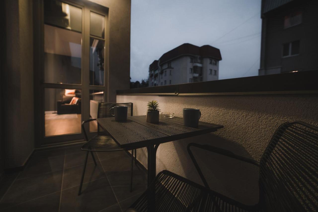 Apart-Hotel Kostjukowski Apartments Nizhynska 17 Лвив Екстериор снимка