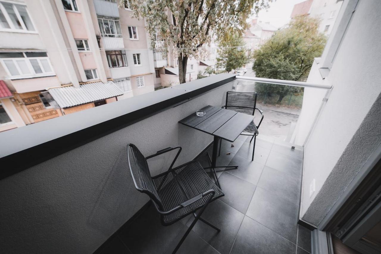 Apart-Hotel Kostjukowski Apartments Nizhynska 17 Лвив Екстериор снимка