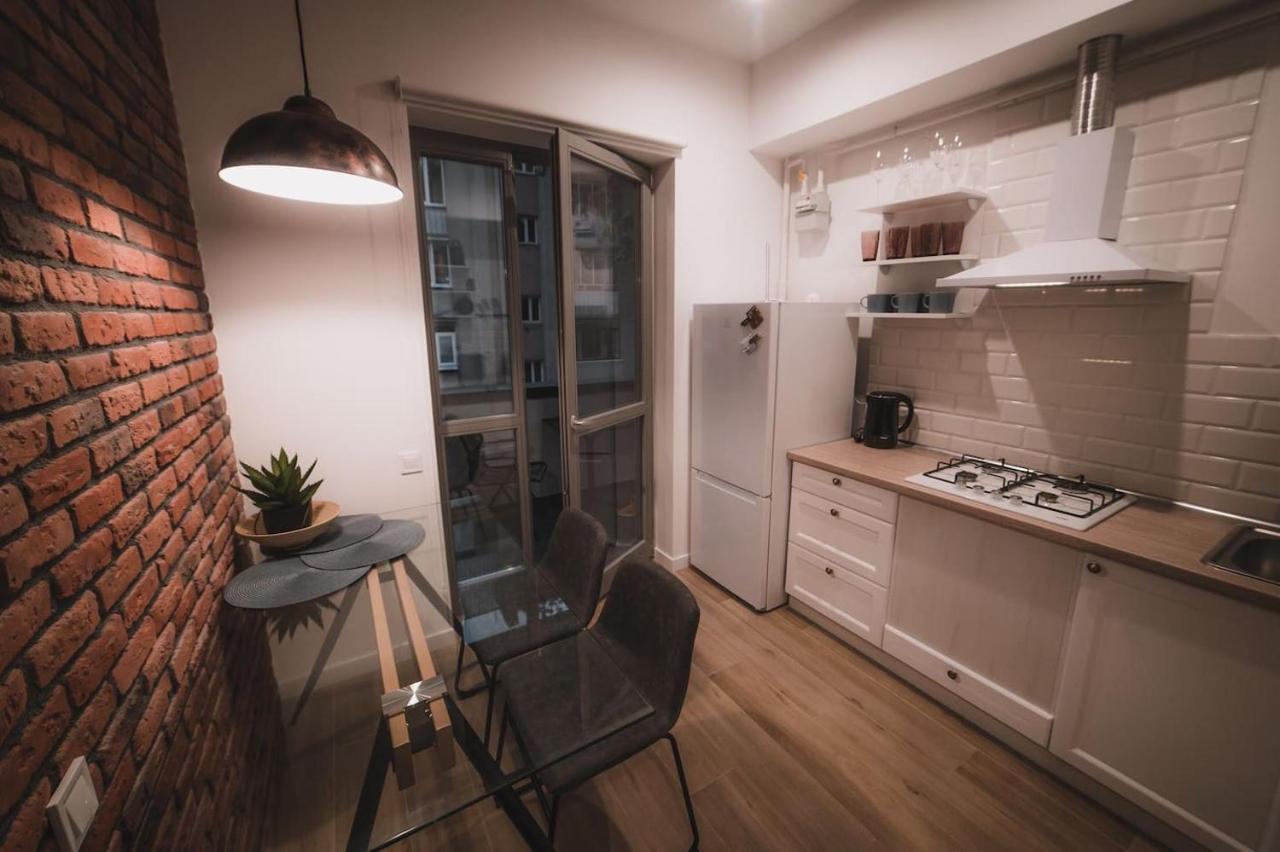 Apart-Hotel Kostjukowski Apartments Nizhynska 17 Лвив Екстериор снимка