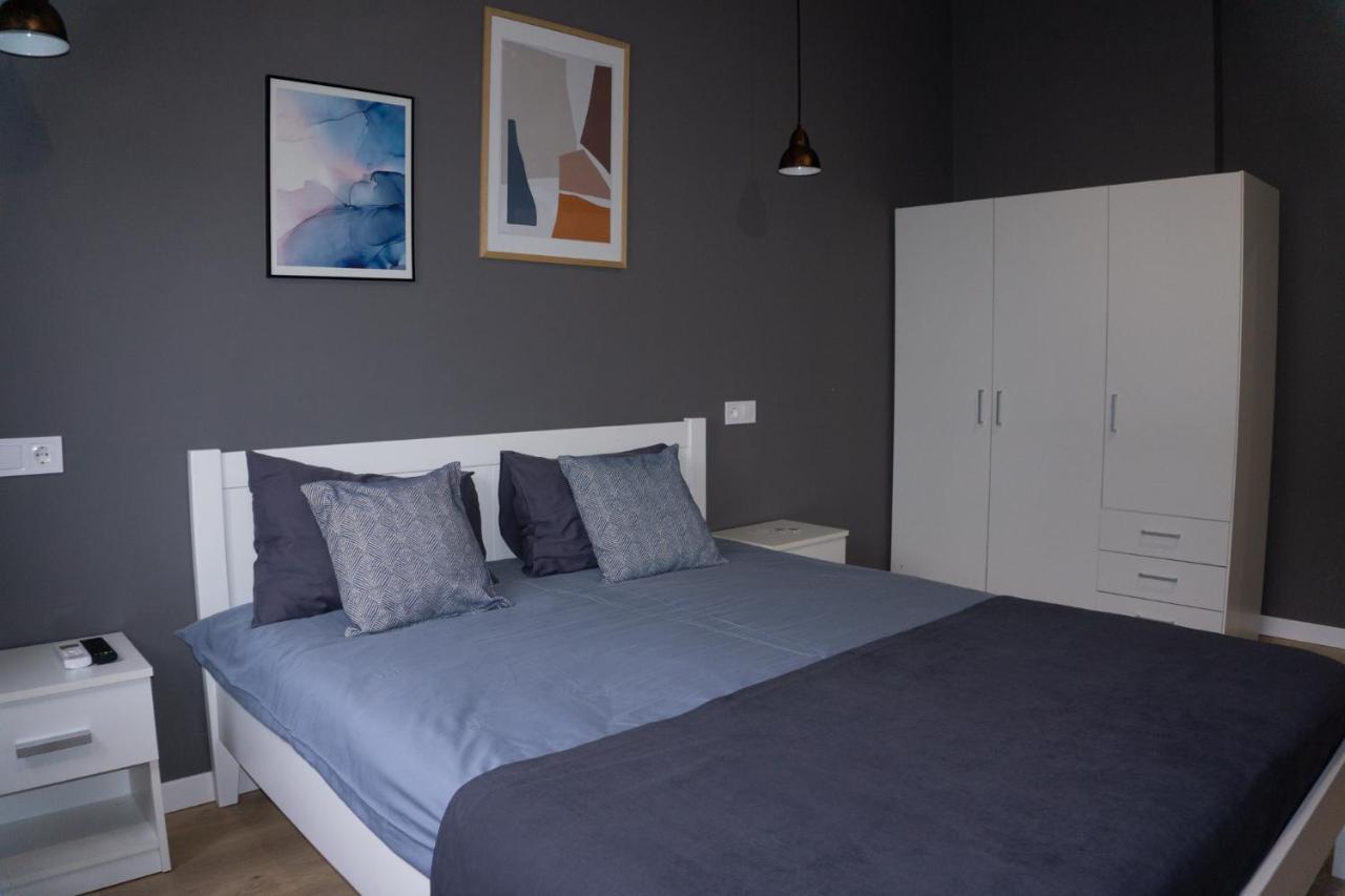 Apart-Hotel Kostjukowski Apartments Nizhynska 17 Лвив Екстериор снимка