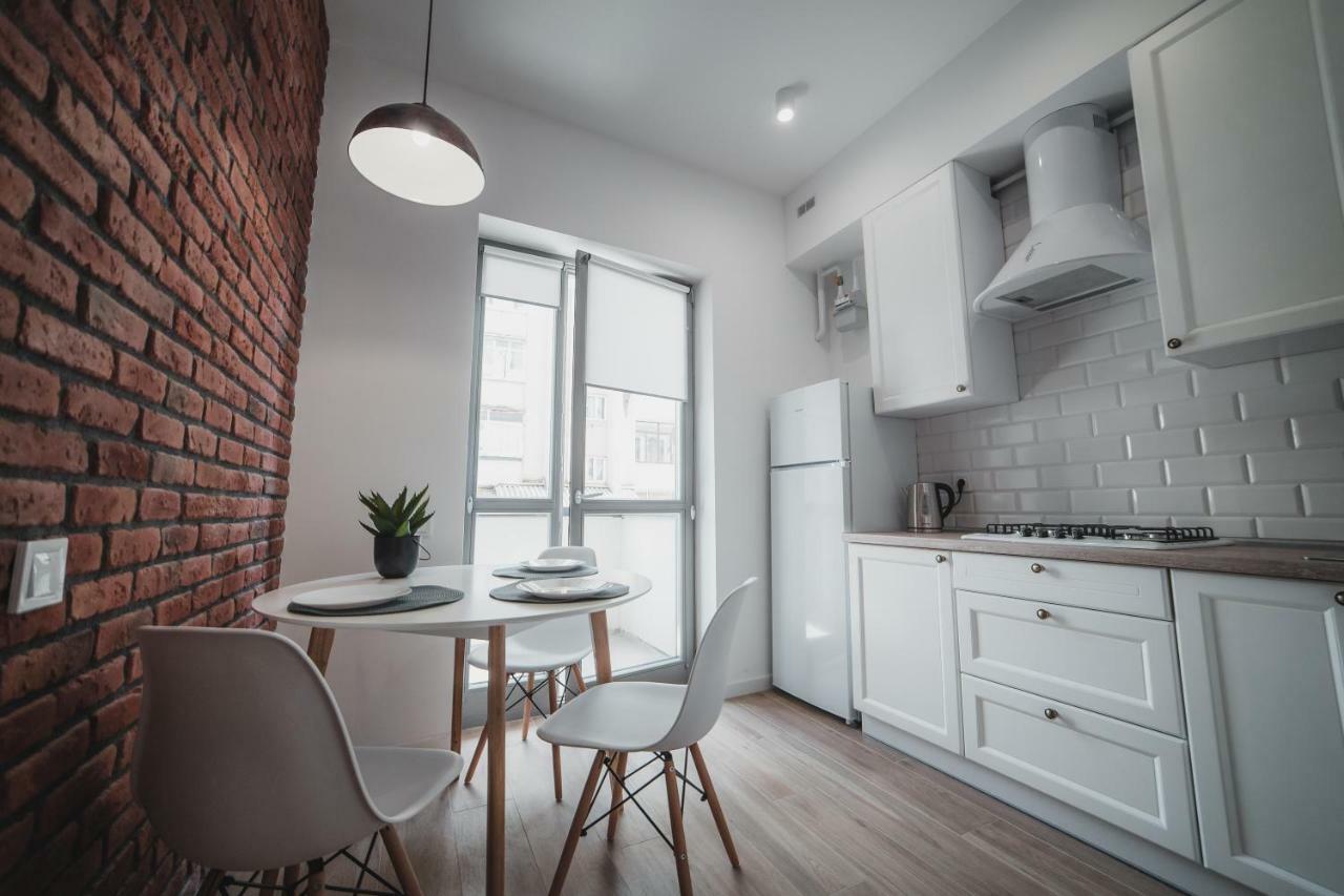 Apart-Hotel Kostjukowski Apartments Nizhynska 17 Лвив Екстериор снимка